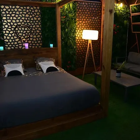 Luxure : Nimes, France * Ним