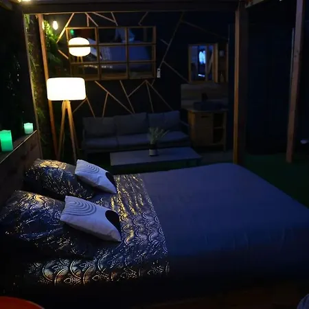 Апартаменты Luxure : Nimes, France *