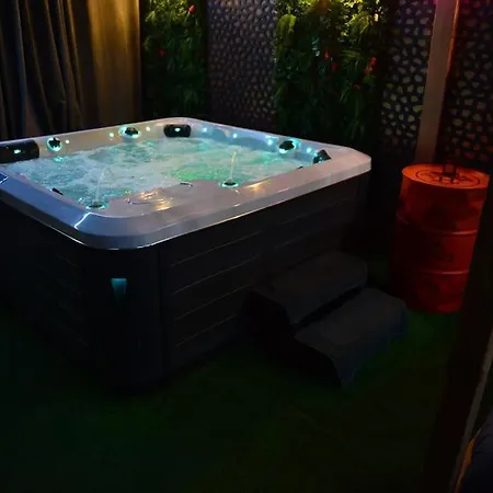 Luxure : Nimes, France Апартаменты