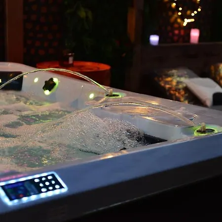 Апартаменты Luxure : Nimes, France *